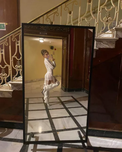 Ester Exposito by ElSenorDeLasPajas