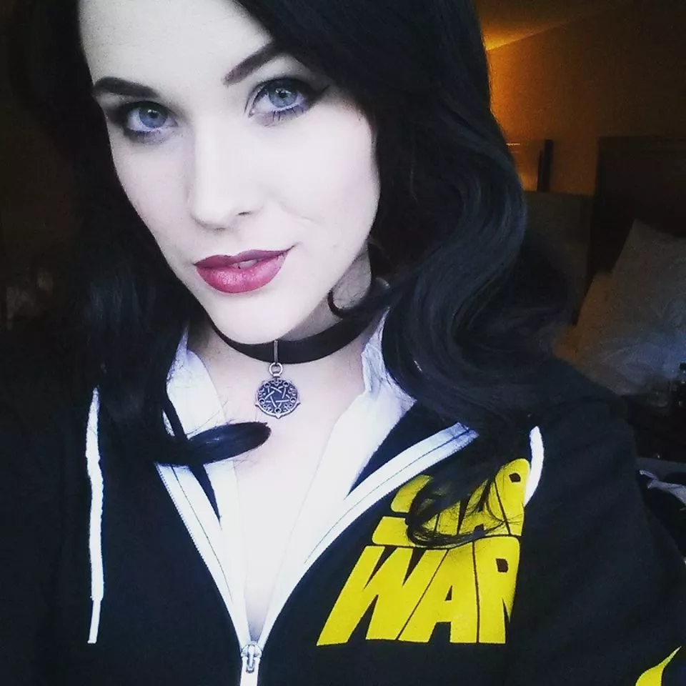 Eve Beauregard posted by pepsi_next
