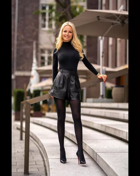 Eve Cruz by BOOOOOOOBIES