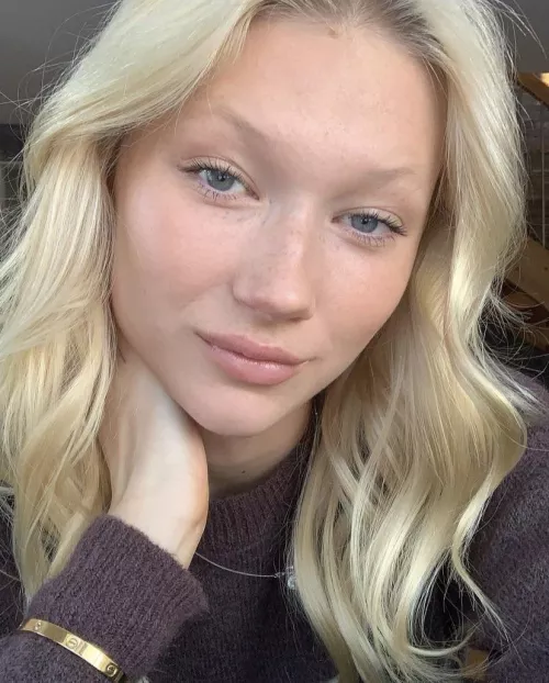 Evelina Lauren by bobbyUP-MKII