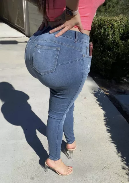 Even her shadow got a fat ass by mikewill6900