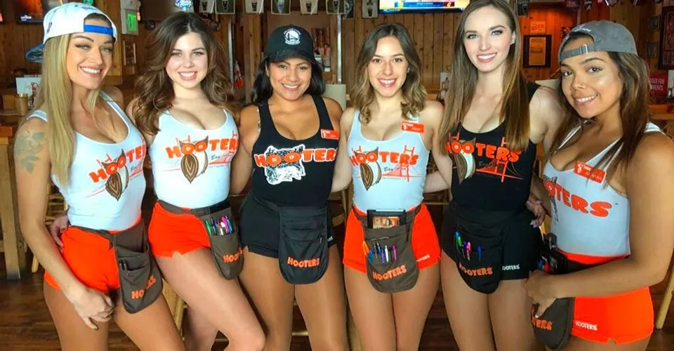 Even more Hooters girls by superdred