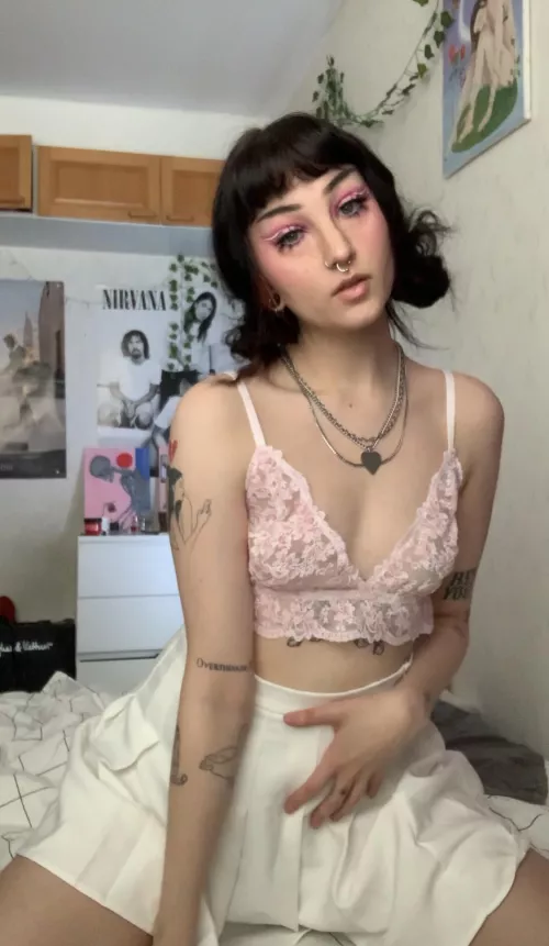 Even tho my face is pretty, come see what more i have to offer by sipetinh