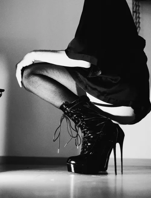 Evening attire, what more can someone want? by frauwke