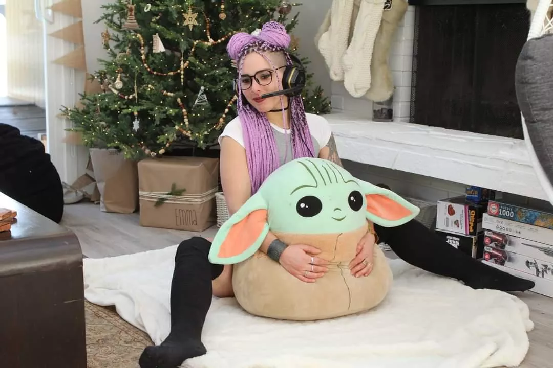 Ever had Grogu between your legs? (Self, soniaphotograohy) posted by ventresslipps