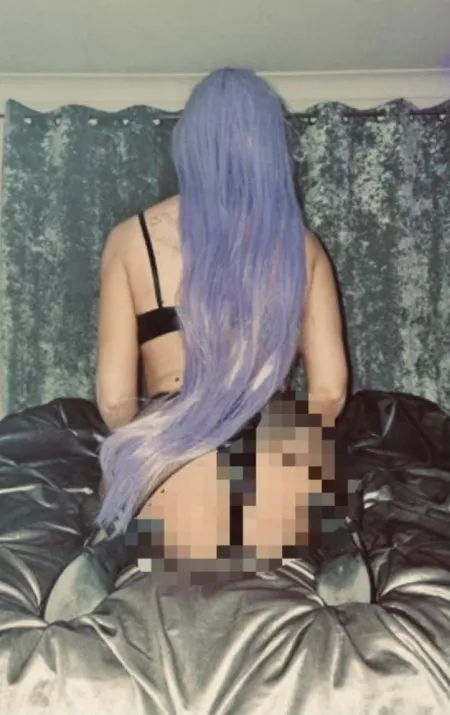 Ever wondered what a mermaid’s booty looks like? Guess you’ll have to keep wondering… by sparkly-and-savage