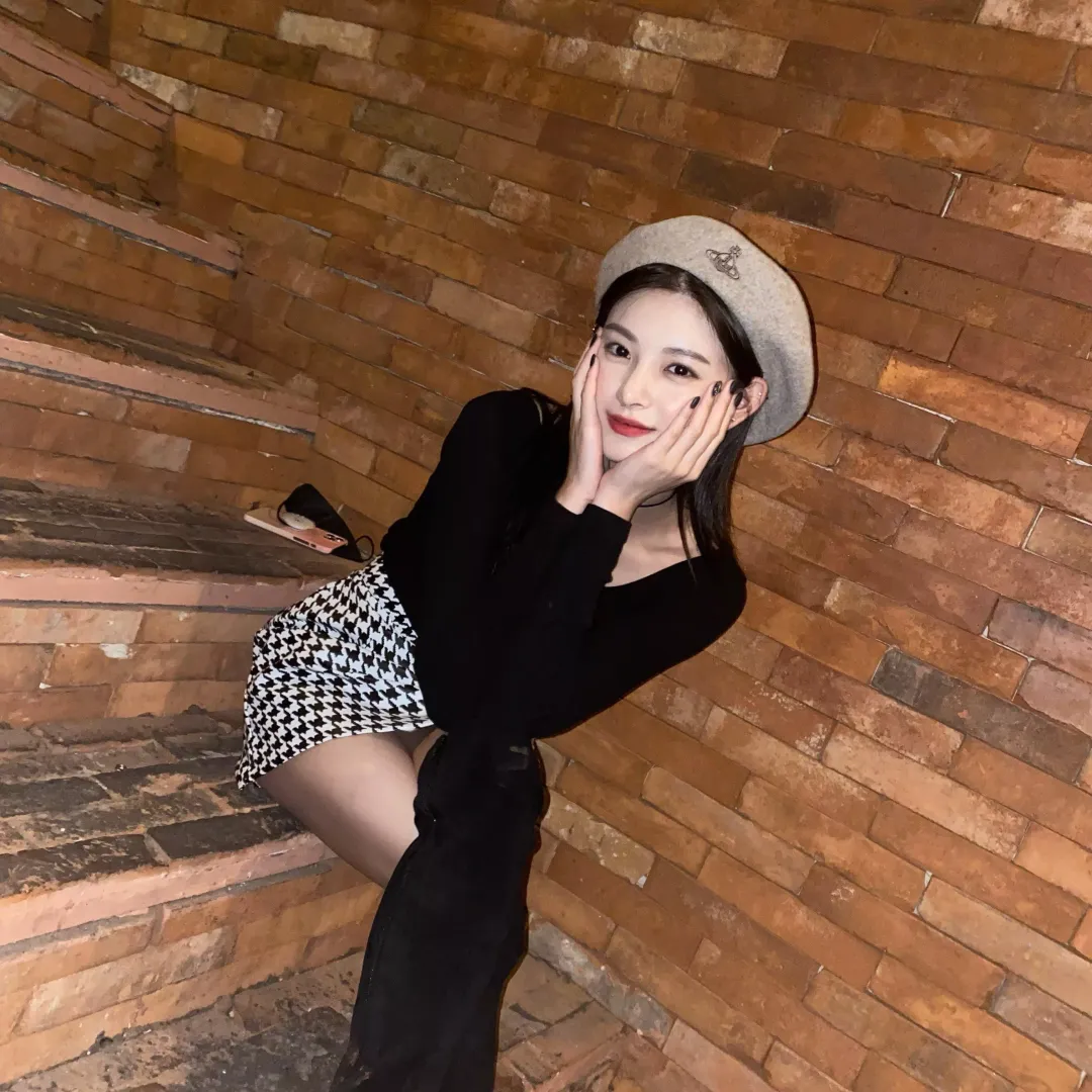 EVERGLOW - Yiren posted by bizzy739