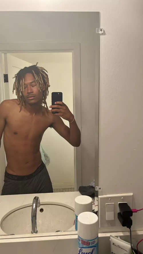 Every pic I take is a gay selfie 🤳 by Professional-Tune-36