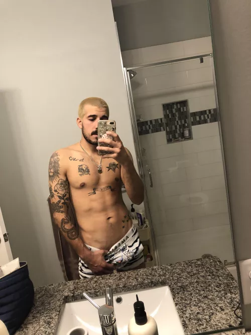 Everybody loves a good bulge 👅 by Inevitable_Matter_86