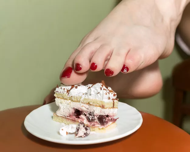 Everyone wants to taste the cake, right? by sexyfeetexpo