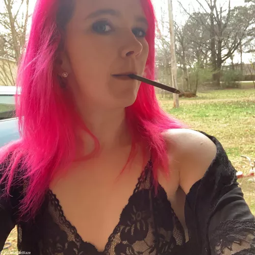 Everyone wears lingerie outside to smoke on Christmas right? by KailaeBlaze
