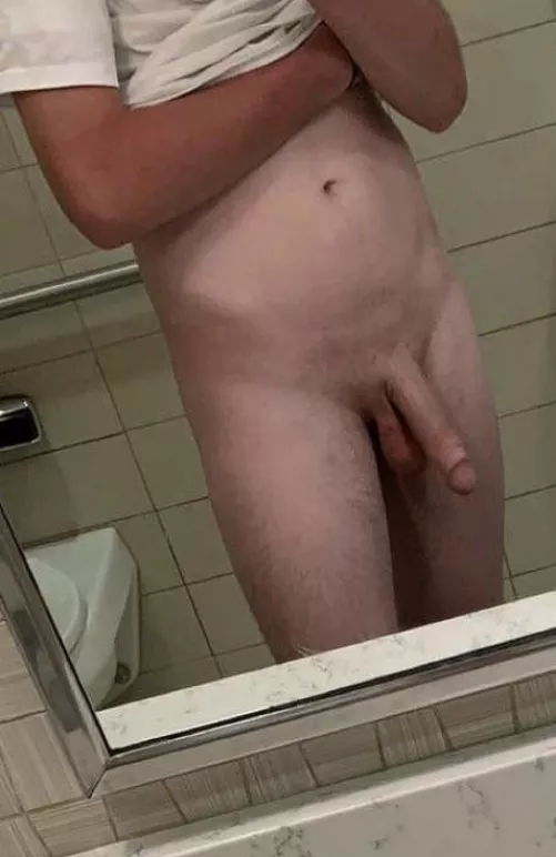 Experienced college bull that has been in the lifestyle for 2 years! Open to lots of situations! 6’3 185lbs 8.75inch. Pm open for anyone thats interested by HungbullBWC
