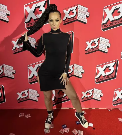 Expo by Devoratrixer