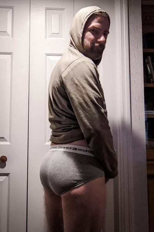 eyes are up here by hoitbs