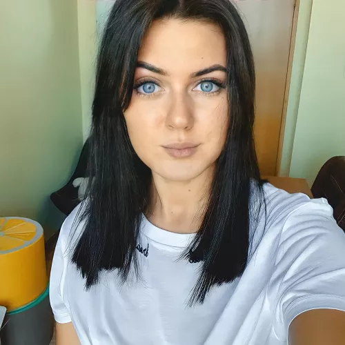 EYES by Iwanttodie133