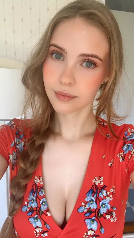 Eyes up here by linneakaller