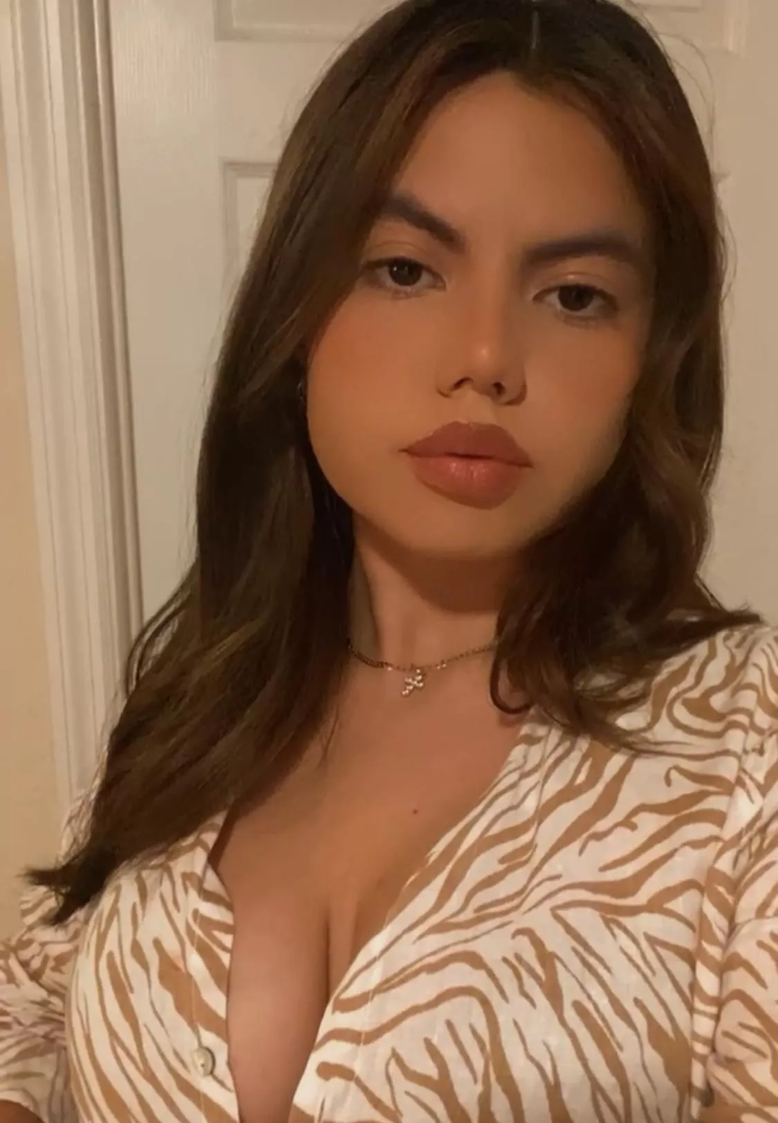 [f] 21 I need a student who’s gonna listen . posted by prada1010