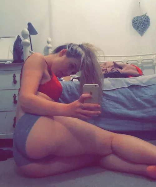 [F] 21 , thick thighs save lives right? by Dry_Jackfruit_7219