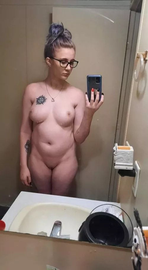 (F) 25, 160lbs. Hopefully my glasses aren't considered clothing... 👀 by ZookeepergameOther73