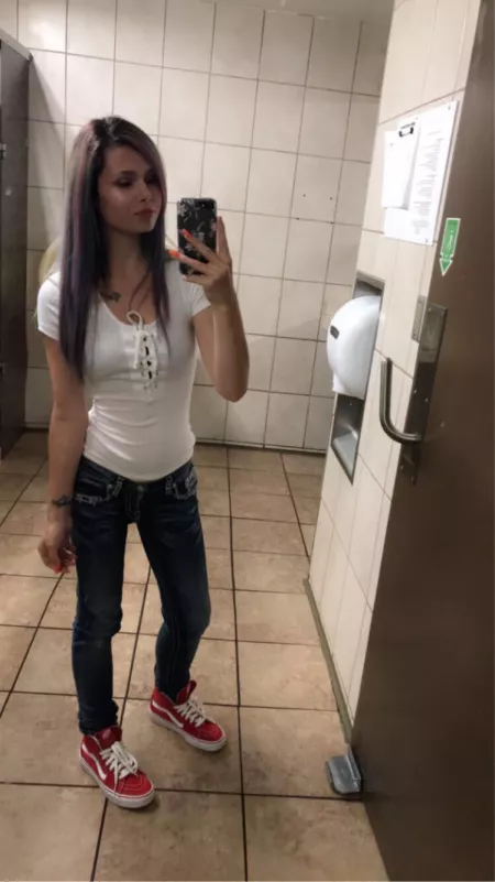 F 25. Mom of two❤️ by LoveApprehensive7290