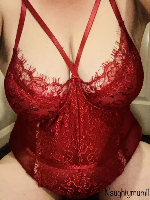(F) 41 does red suit me? by naughtymum11
