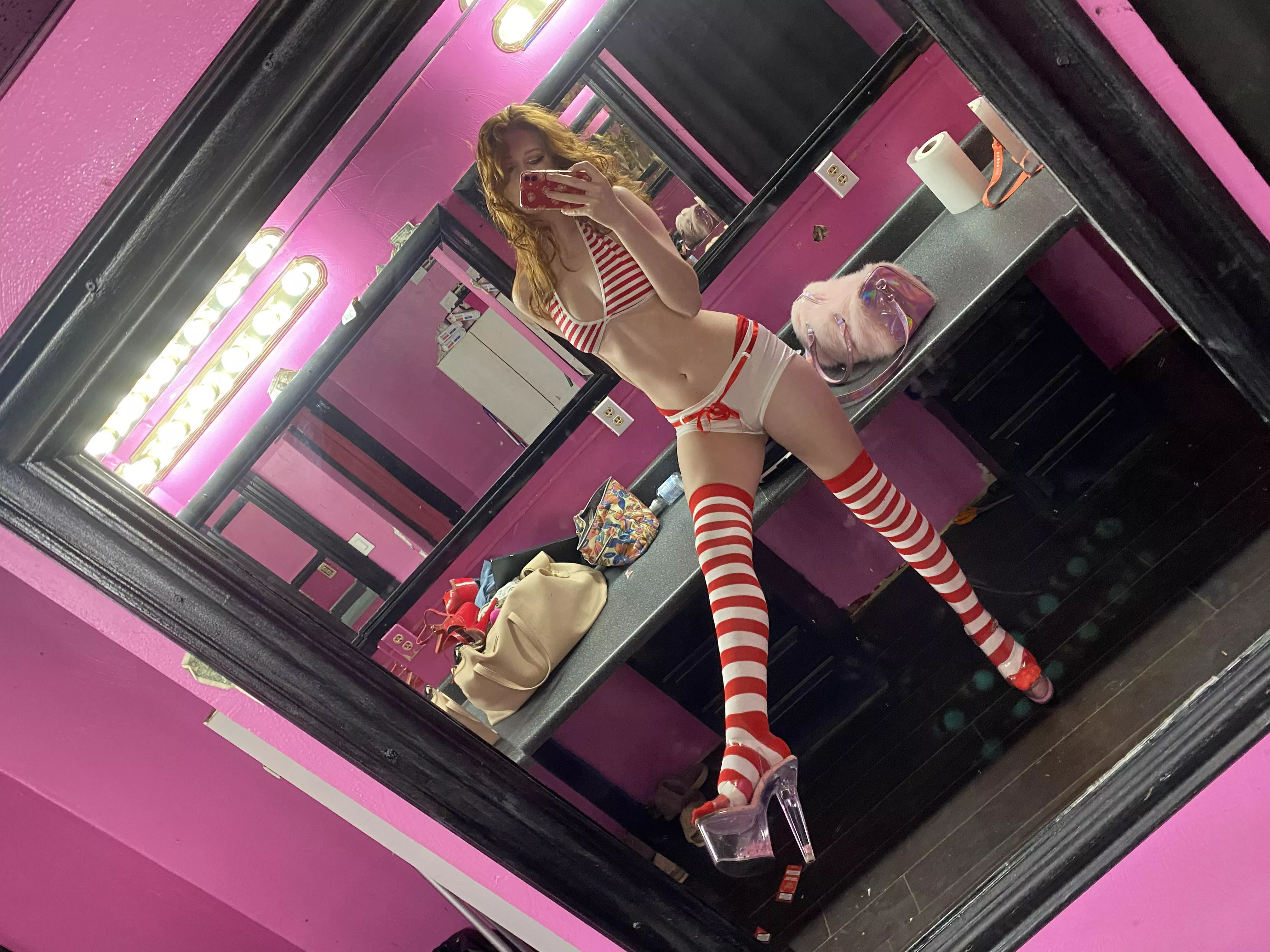 [f] 5’10” would you lick this candy cane? 😘 posted by totallyvapid