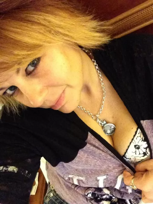 [f] 52 am I too old for this group? by Max-thick