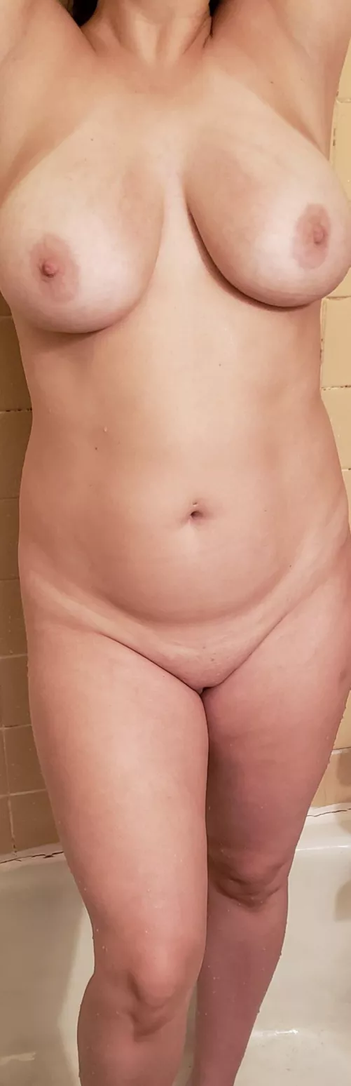 F, 5’7, 37, 178lbs. Been trying to lose some weight lately to regain my confidence. I will say I have begun to embrace my curves. Almost where I want to be! by GPG619