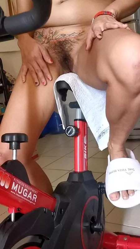 (F) Am training my bush, wanna taste? by Joinme06