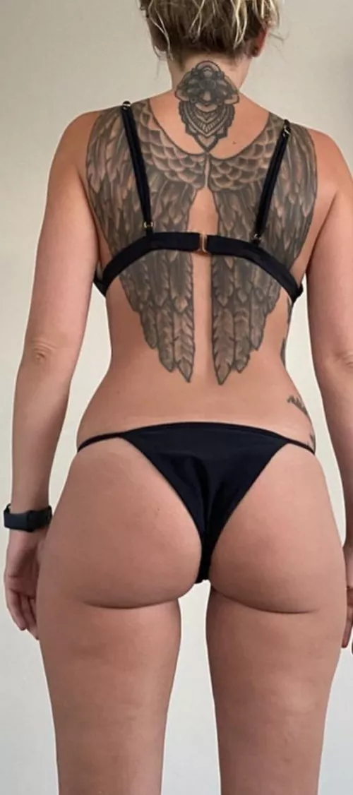 (F) anyone a fan of mom ass? What do you think? by cupcakelife23