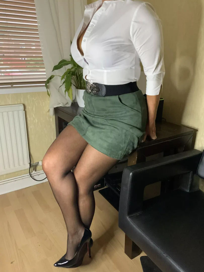 (F) black pantyhose in the office today 💕💕💕 posted by Kimberlyhose