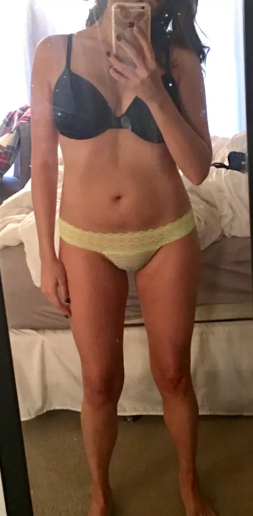 (F) Could my mom bod get you off? by cupcakelife16