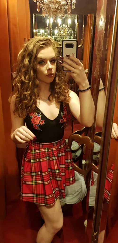 [F] Feeling cute! by Best_Turnip