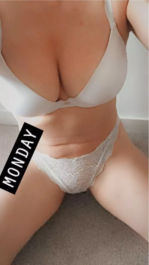 [f] feeling fresh for a Monday-do you like? 💋💦 by kinkykatyuk