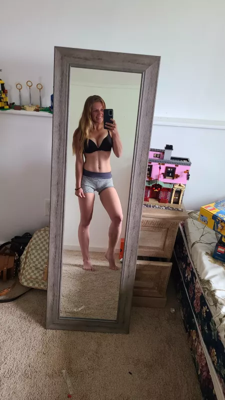 [f] feeling 😃 by body_by_kayla