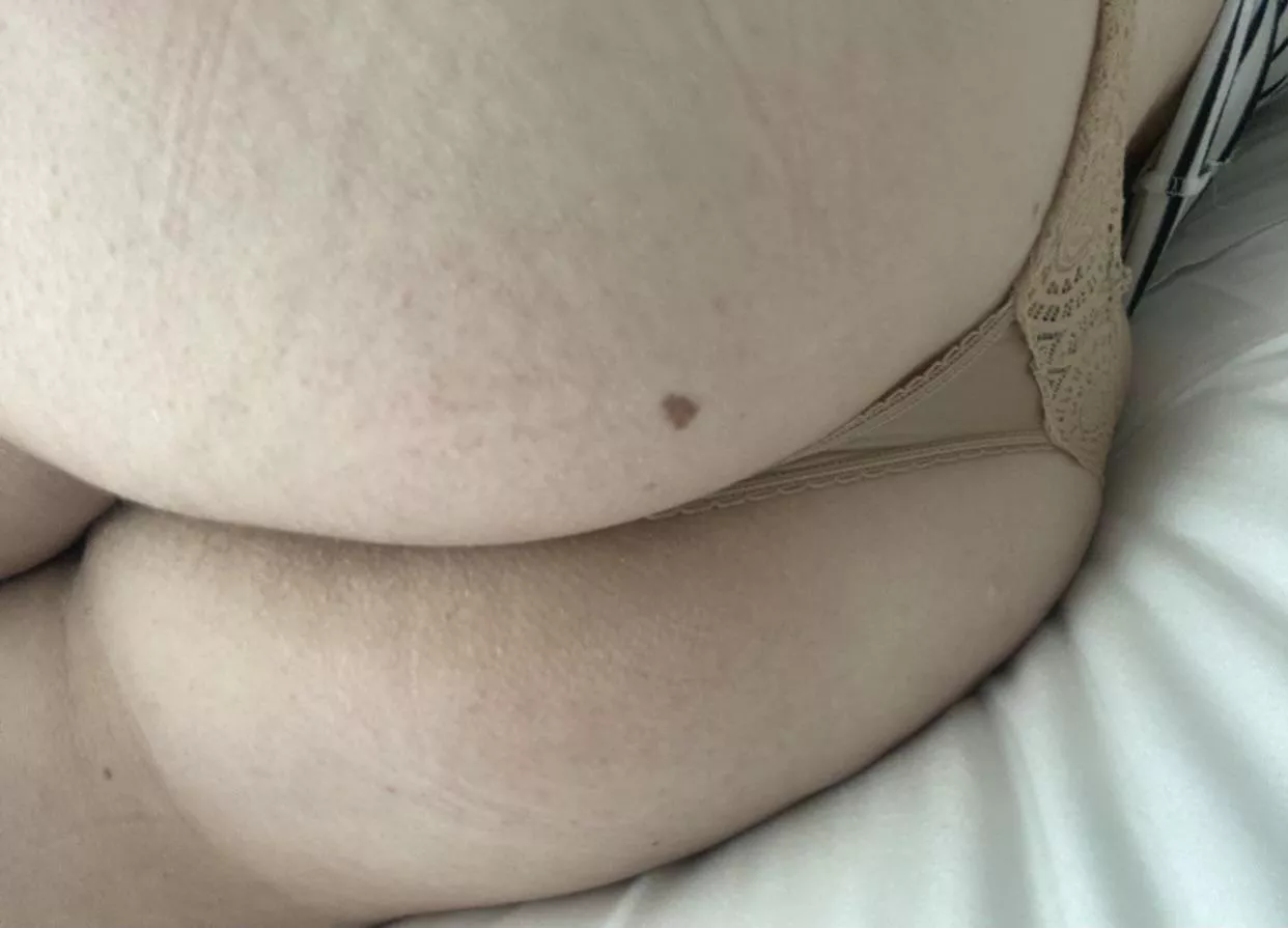 [f] Happy HUMP DAY y’all.(OC) posted by badgirl101042