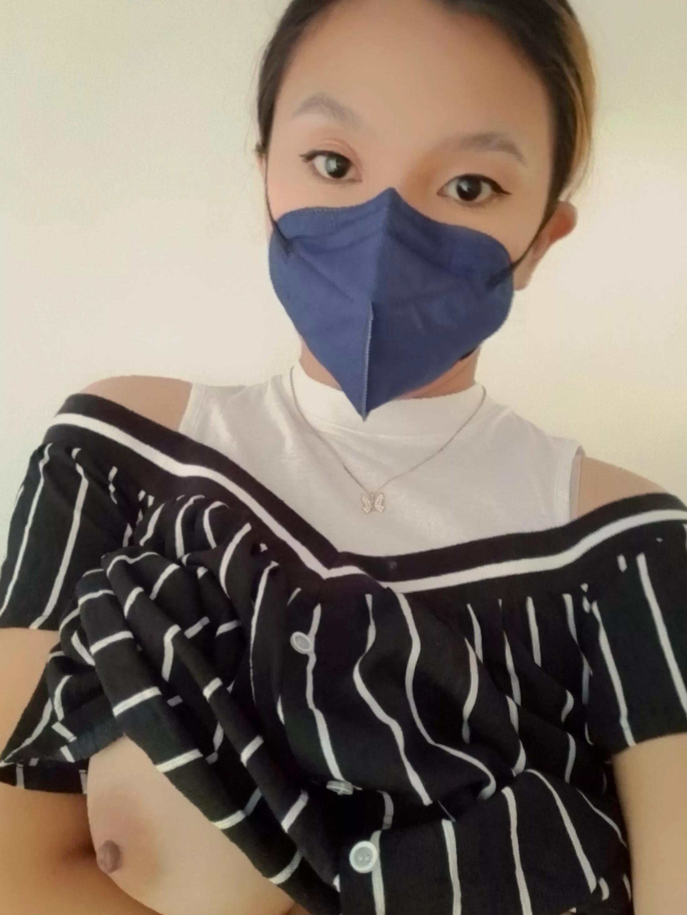 [F] Hey stranger, look here! Shhhh 😳 🤫 posted by CaNwENoRmaLizE