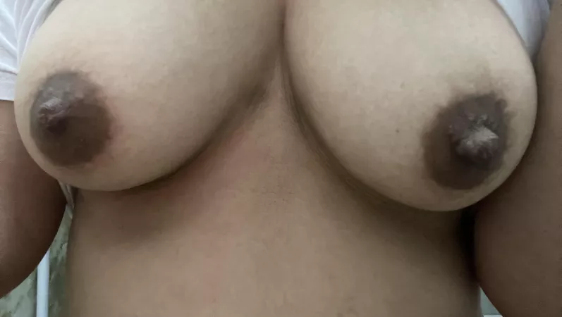 (F) hope someone can make my night better😉 by lovelyyhoneyy