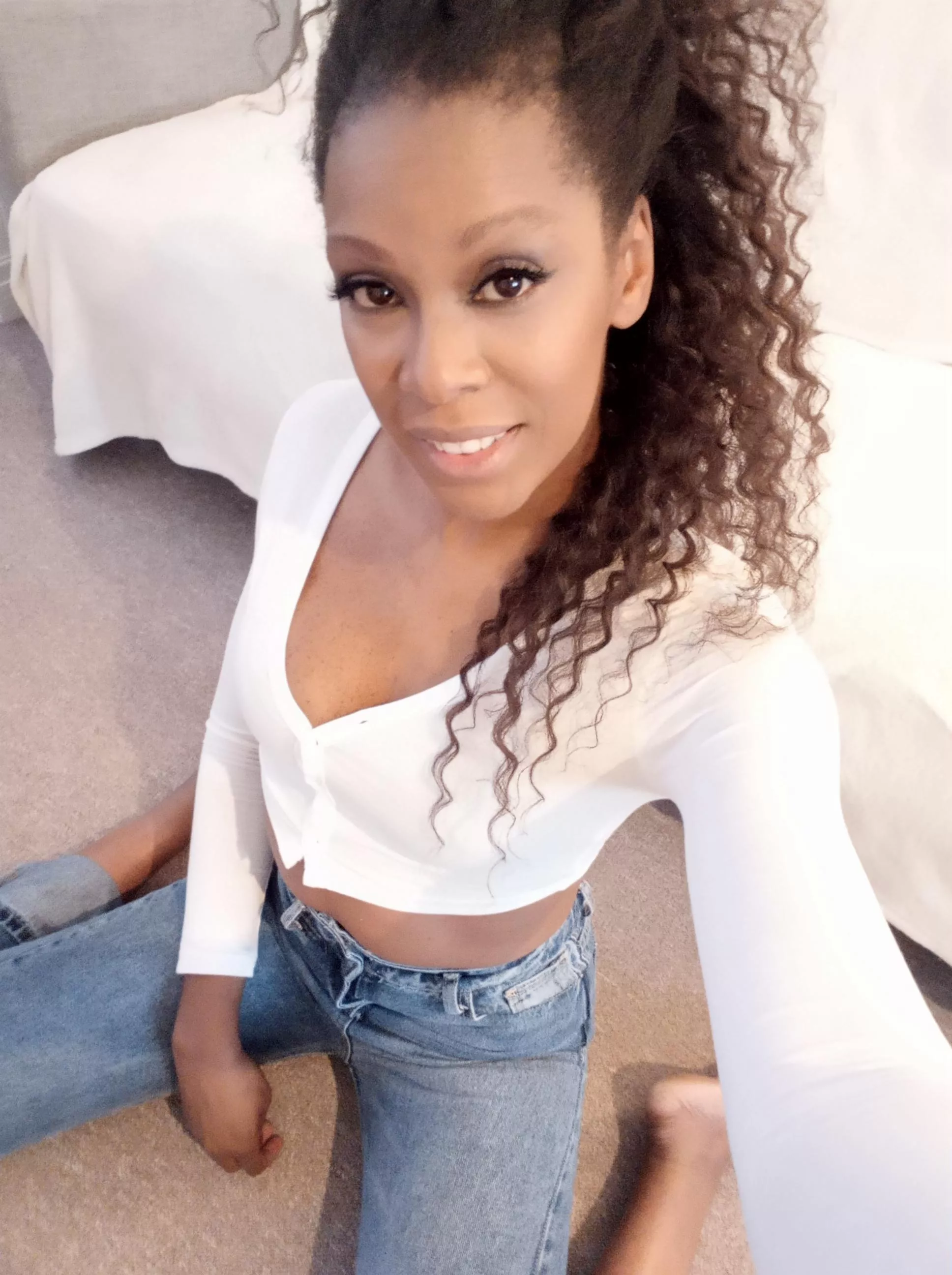 [f] I'm that average milf next door, coffee or tea? posted by Lottie_jones