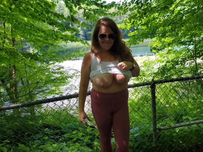 [F] it was a busy day on this path, wonder how many ppl saw. by RoxyDover