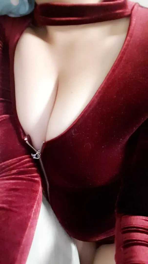 (F) just bored 😜 posted by YourLittleSlut6777