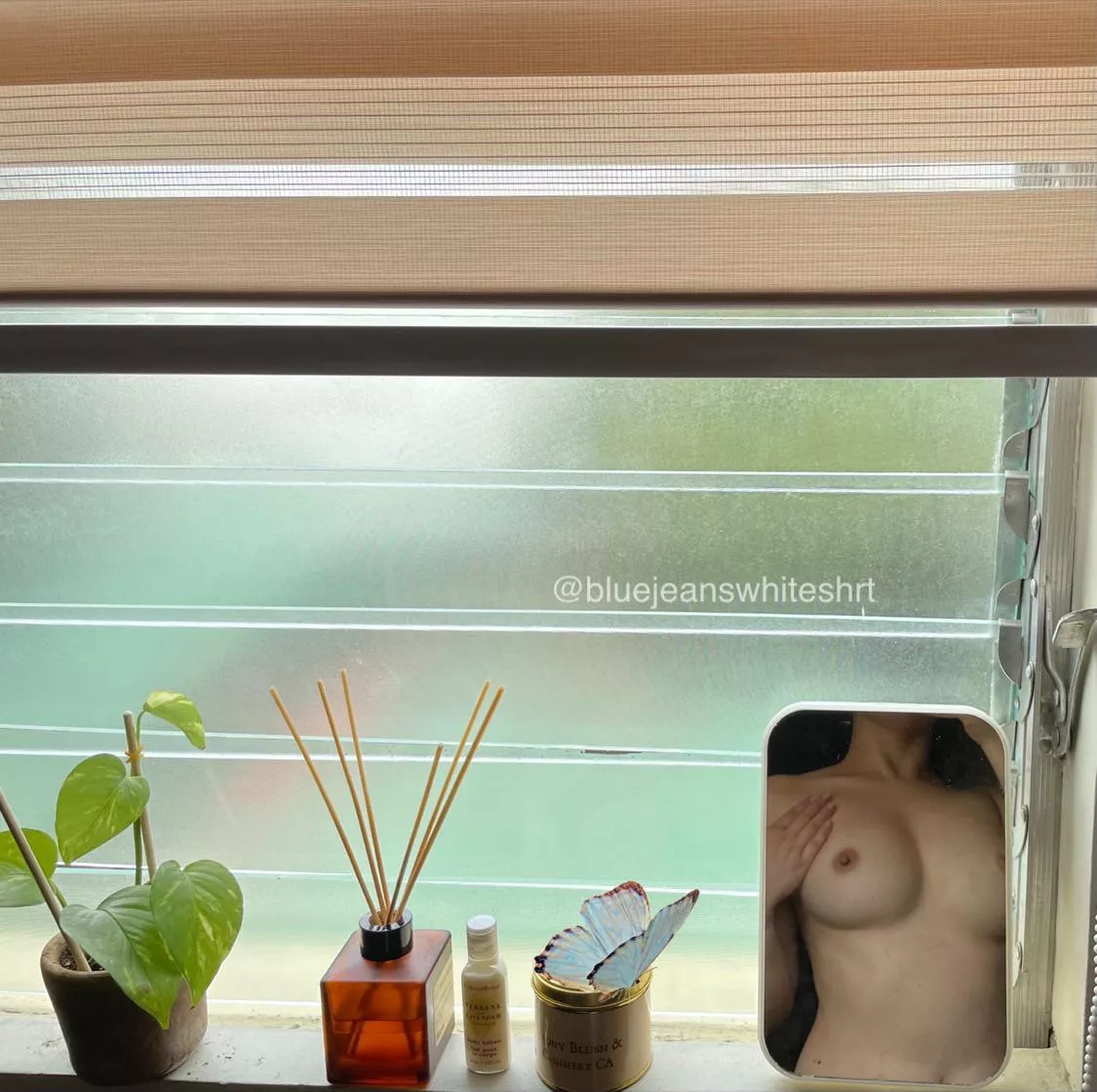 [F] kiss mo ko here 🌱 posted by bluejeanswhiteshrt