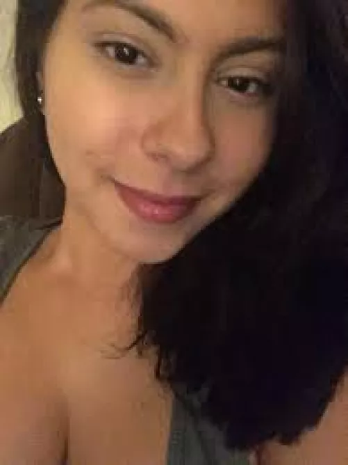 [F] Merry Christmas Everyone :) Truth or dare, sexting hmu :) upvoted me then message me for your reward on k.i.k: thalieblake018 by WosonThalie018