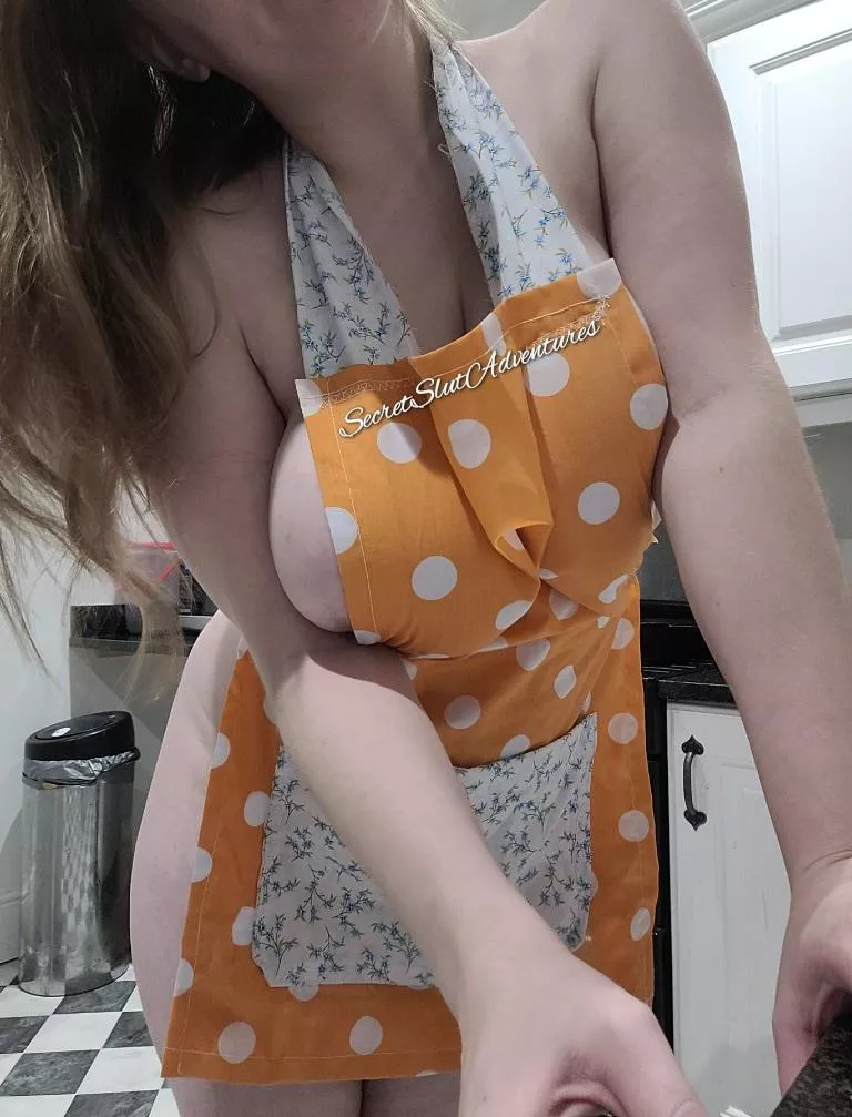 [F] Not quite the naked chef 🤭 posted by SecretSlutAdventures
