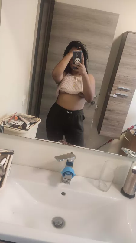 [F] Pull something up or pull something down? by Mia_Armado