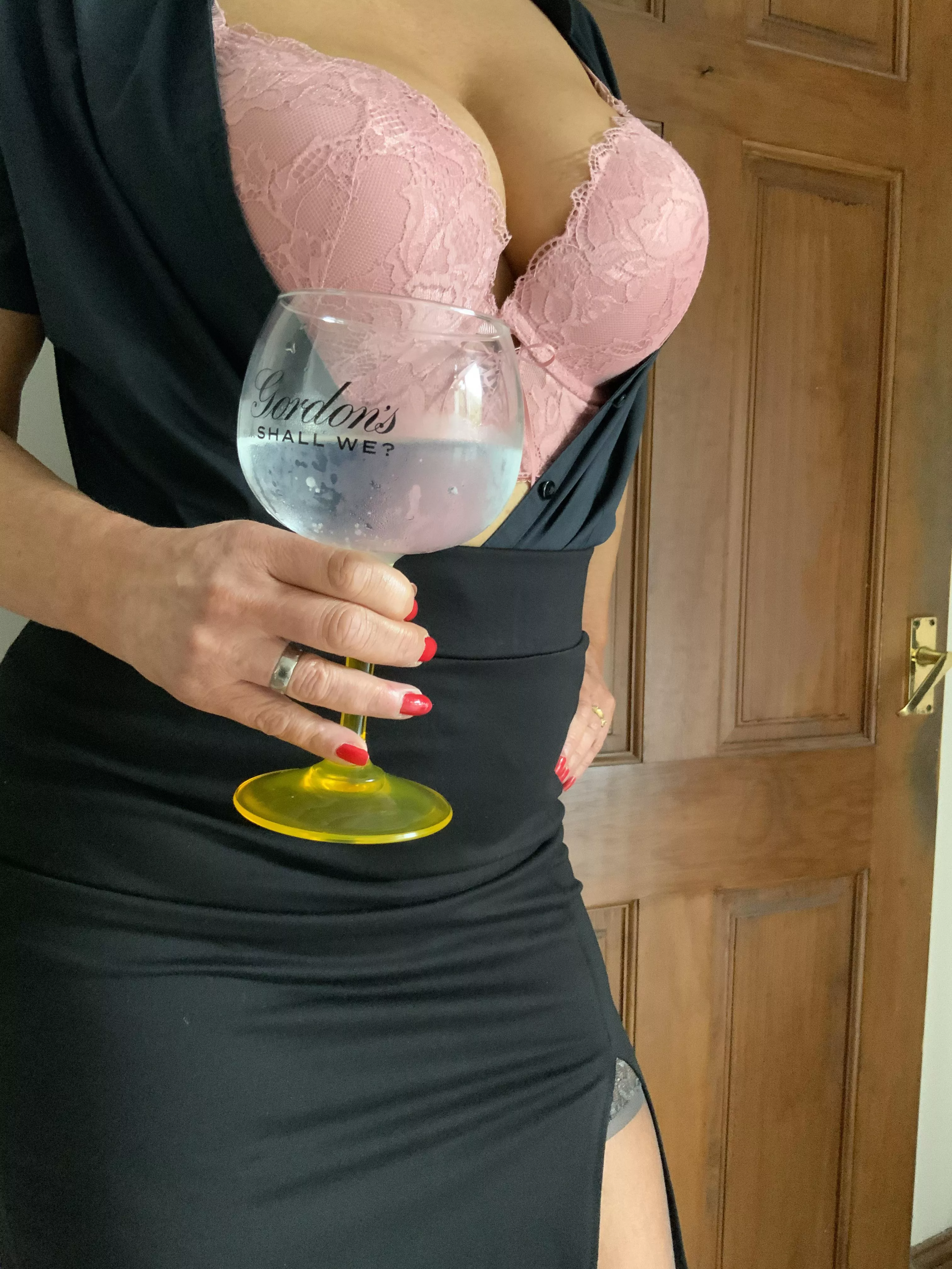 (F) Shall we ? It be rude not to ❤️💋💋 posted by Kimberlyhose