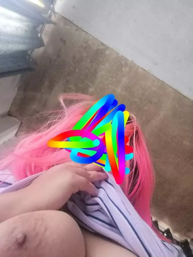 (F) Sinisipon na ata ako 🤧 posted by Random_Girl19--