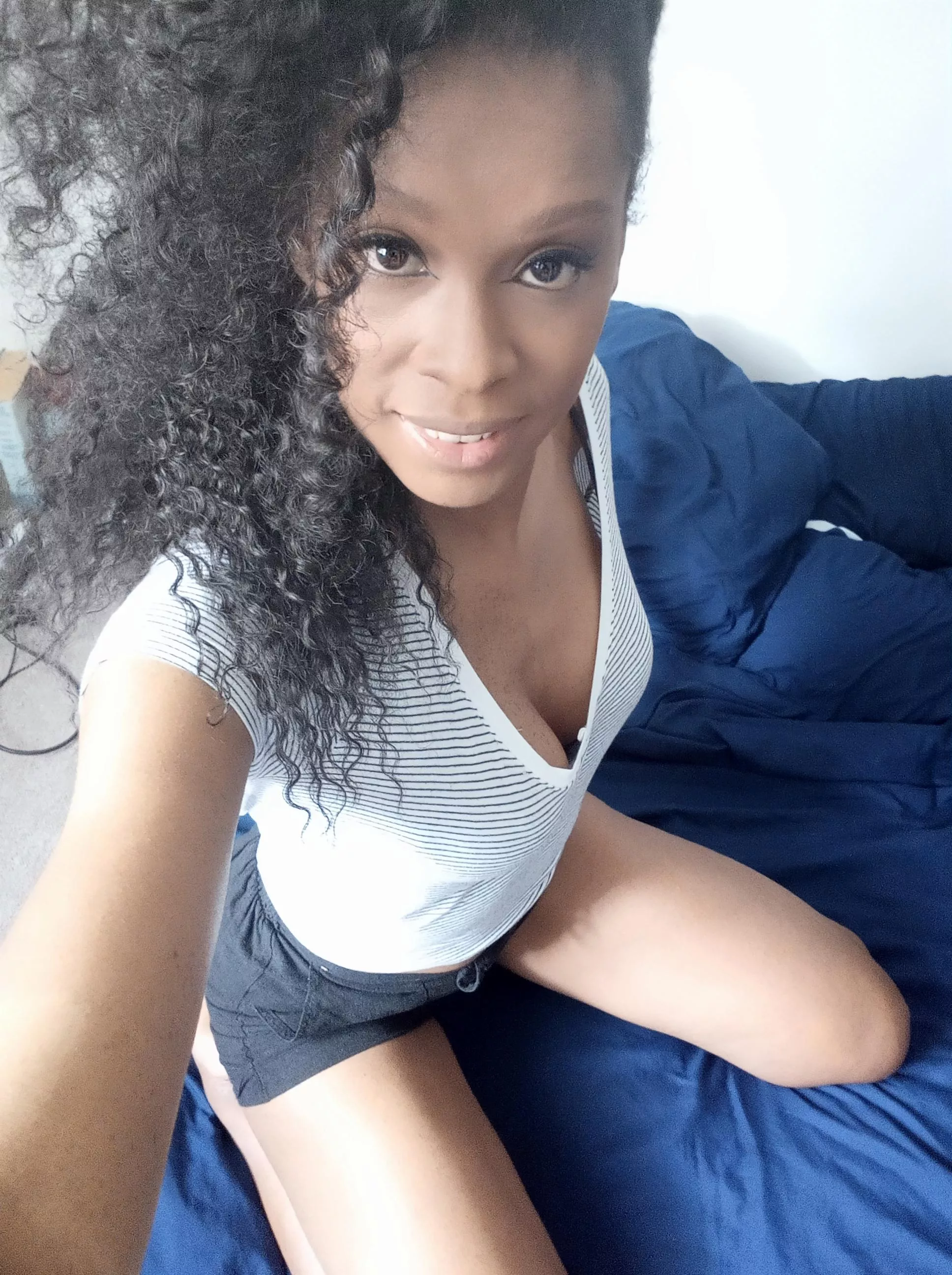 [f] There's space just between my thighs ;) posted by Lottie_jones