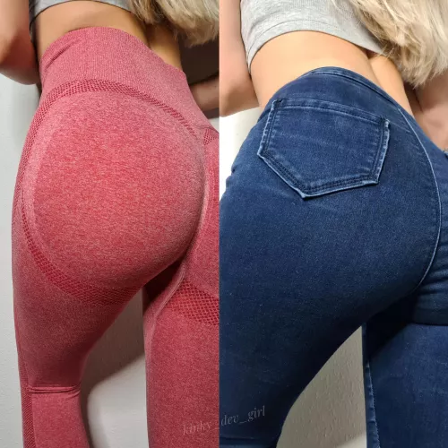 (F) What do you prefer, more leggings or jeans?💕💙 by kinky_dev_girl