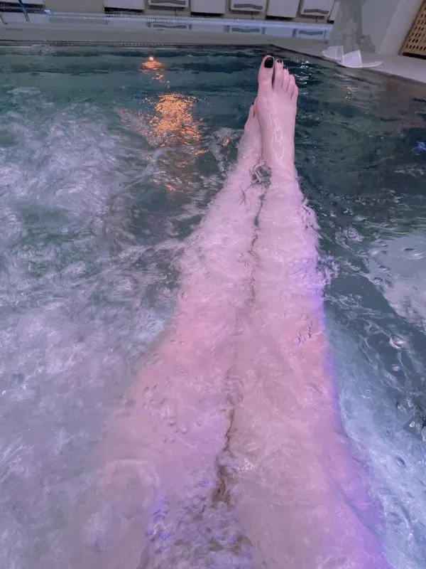 [F] Will you suck my toes? posted by AlisKiss